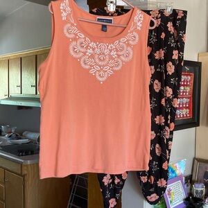 Karen Scott top lovely embroidery coupled/Style & Co capri